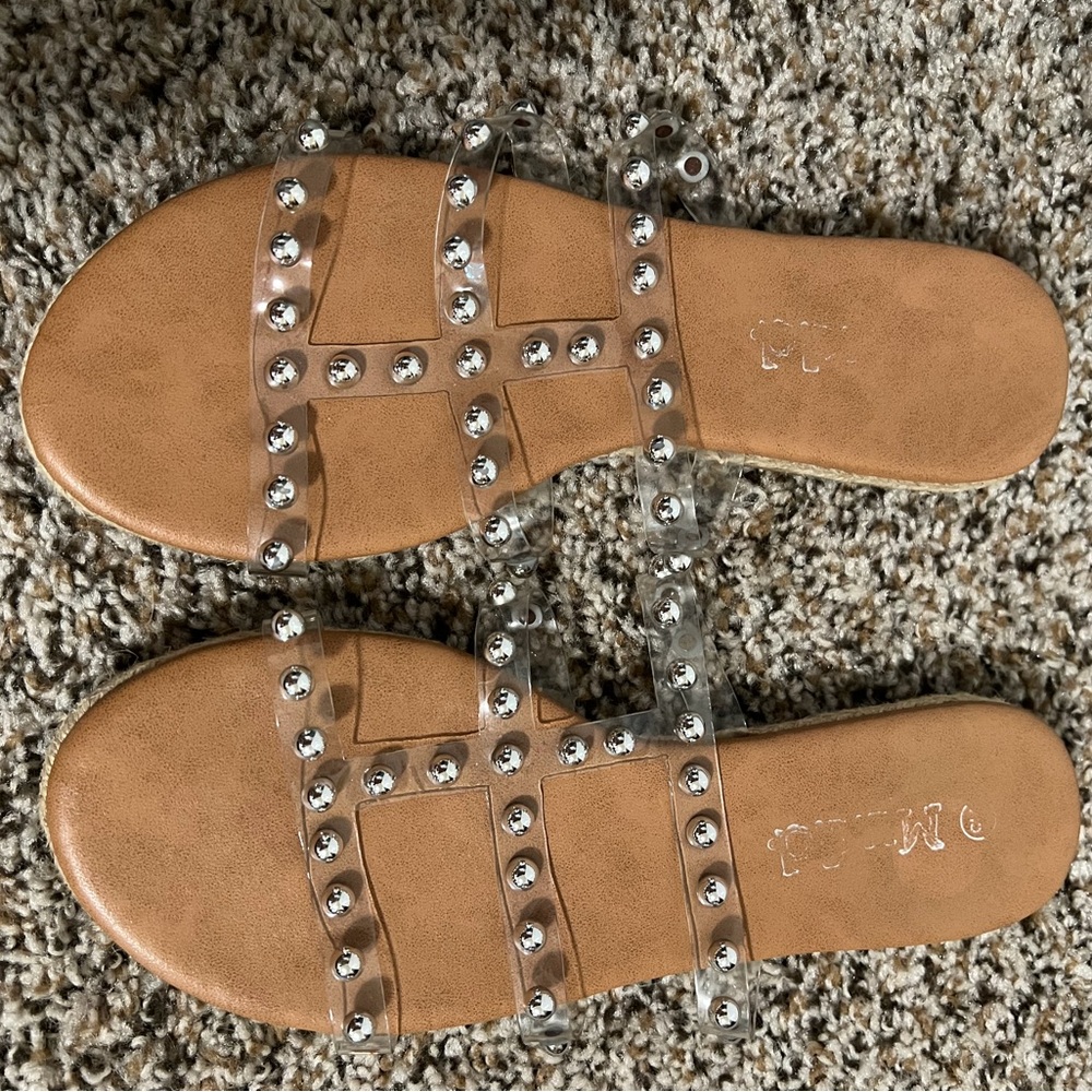 Mudd Women’s Della Clear Studded Strappy Sandal 7.5